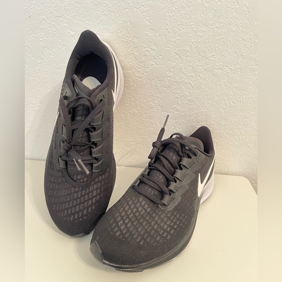 NWOT Nike Air Zoom Pegasus 37, Black Size 8 - Picture 3 of 12